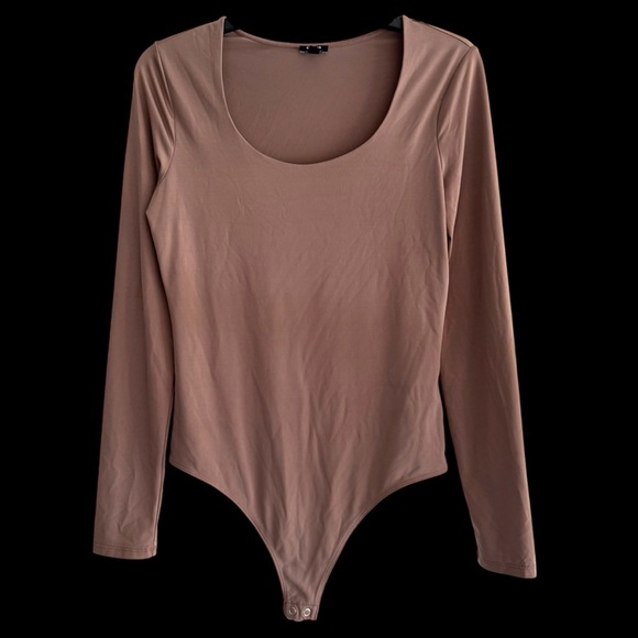 Express Taupe Body Contour Long Sleeve Thong Bodysuit Size M Scoop Neck Slimming - Picture 1 of 6
